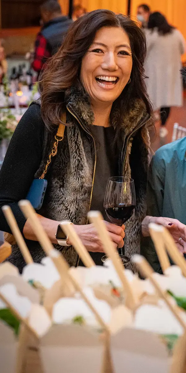 A picture of two guests at a small party